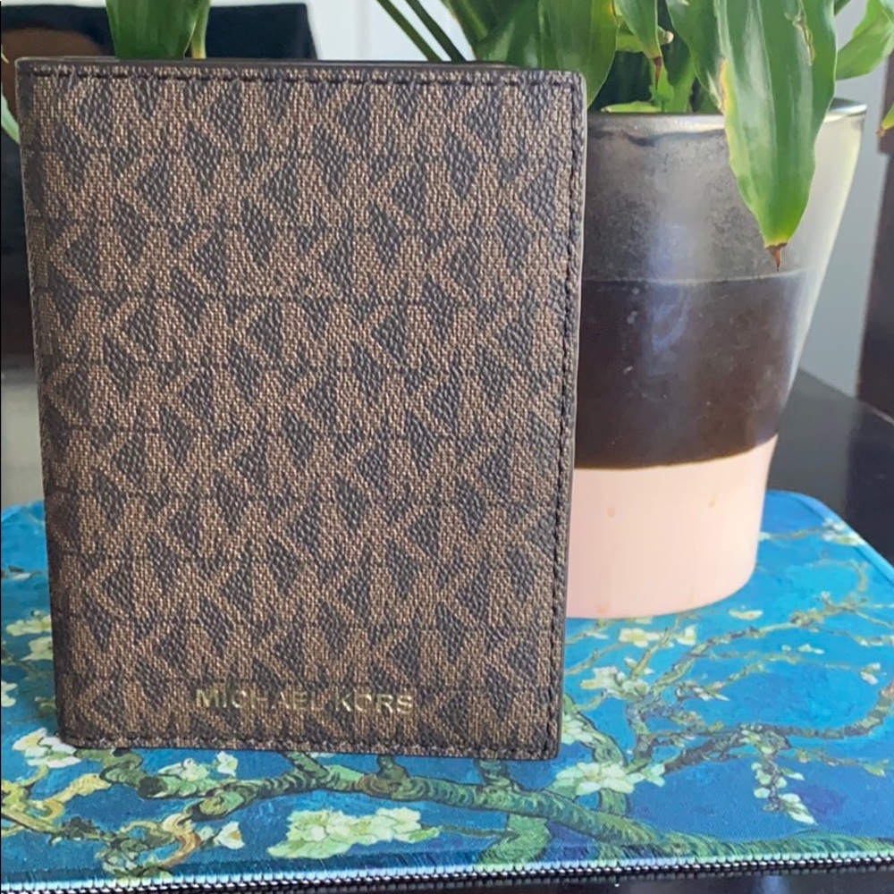 NET Michael Kors Travel Passport Wallet